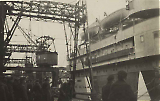 In Hafen von Hamburg. Aufbanten der "Isar" 26.3 1942