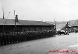  I. Btl / 7. SS-Polizeiregiment gir honør til Terboven som kommer kjørende i bilen til høyre