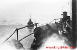 13730_-_Ukjent_hvalb_t_28V-59xx_eller_V-61xx29_fra_Fredriksstad_mek_i_konvoi_med_NM-01_Cherusker_i_Finnmark_1942.jpg