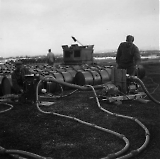El-aggregat og drivstoffpumper i drift. 