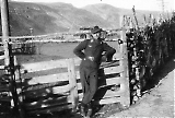 Ingeniiør Sommer poserer  sommeren 1944