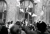 8. mai 1945 - Folkeansamling utenfor Adresseavisens kontor i Trondheim