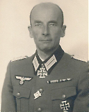 Filename=Hans_von_der_Mosel_1898_-1969.JPG
Filesize=497KiB
Dimensions=1011x1259
Date added=Apr 07, 2022 Hans_von_der_Mosel_1898_-1969.JPG